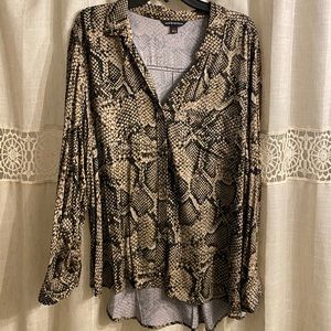 Brandt NEW Rock & Republic  snake print top!